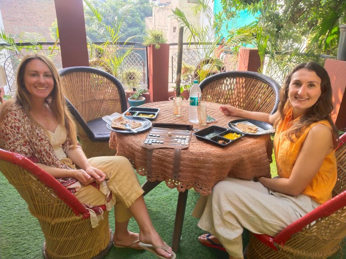 Kishan Home Stay Матхура Экстерьер фото
