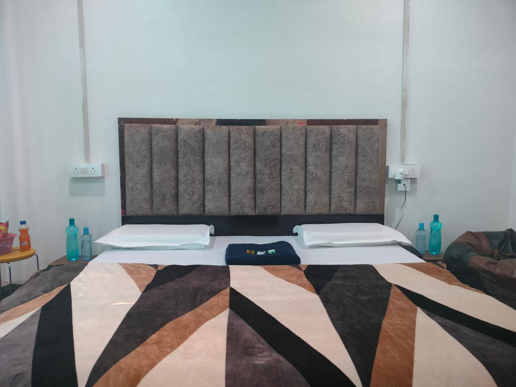 Kishan Home Stay Матхура Экстерьер фото