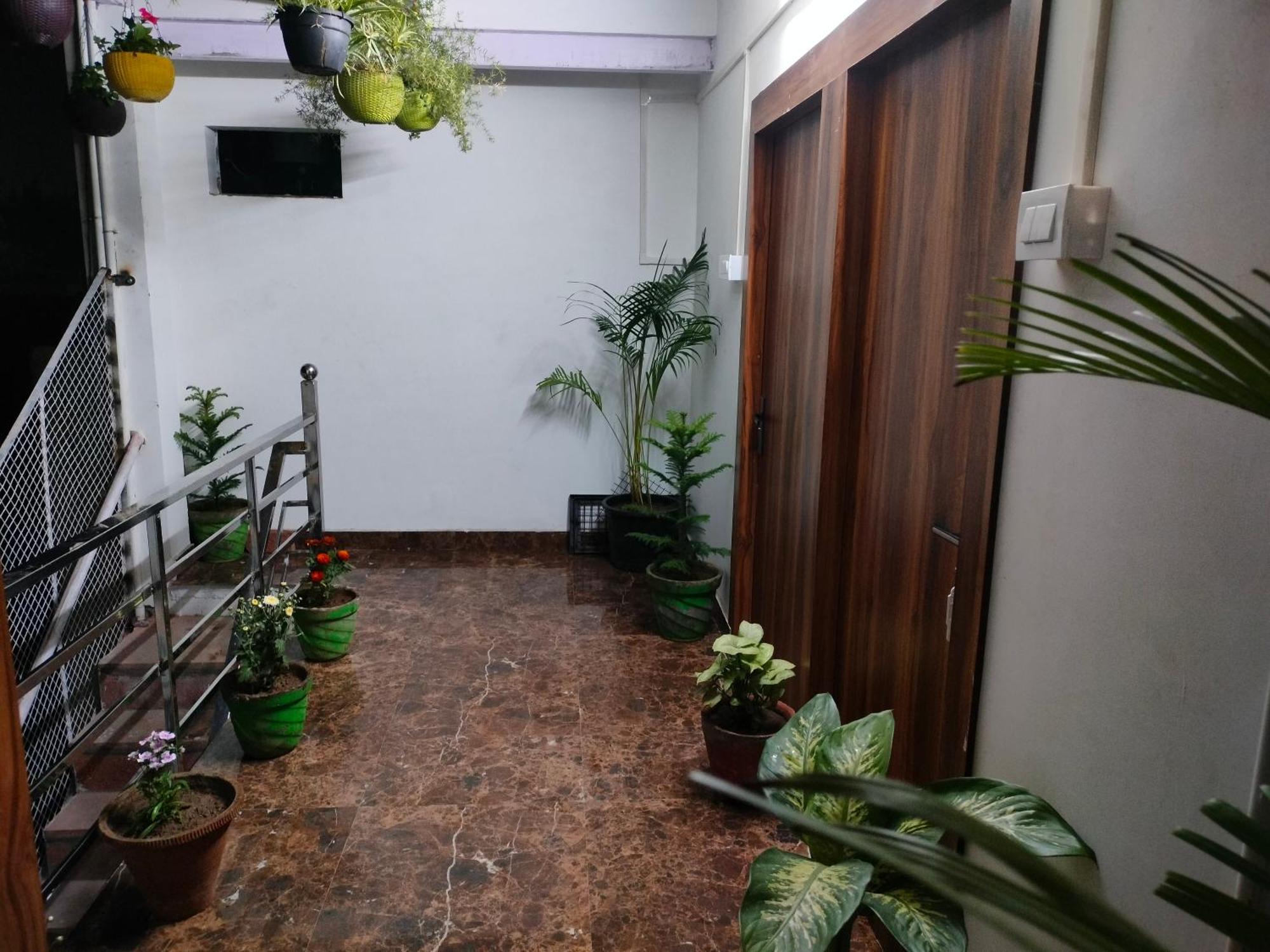 Kishan Home Stay Матхура Экстерьер фото