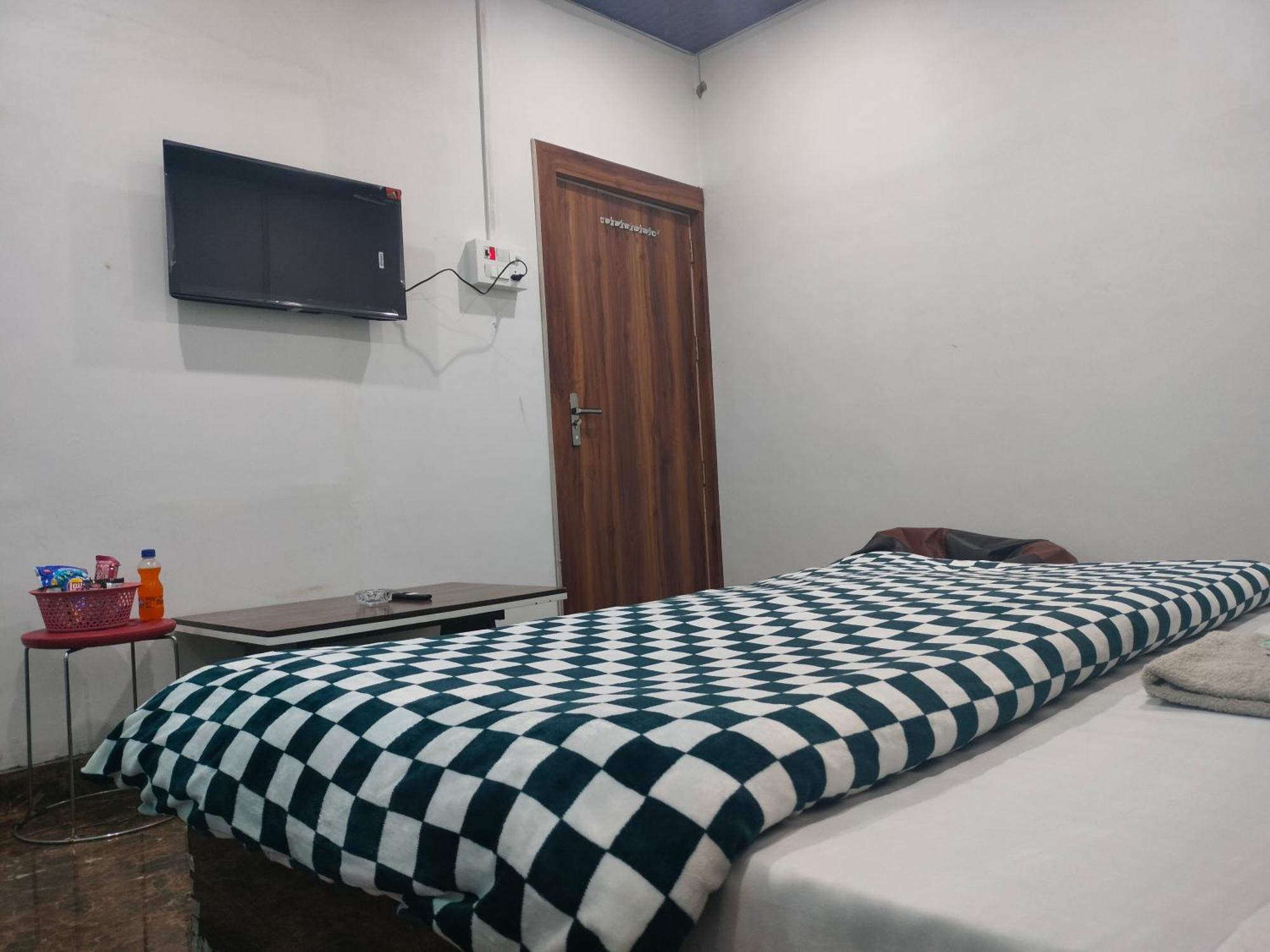Kishan Home Stay Матхура Экстерьер фото