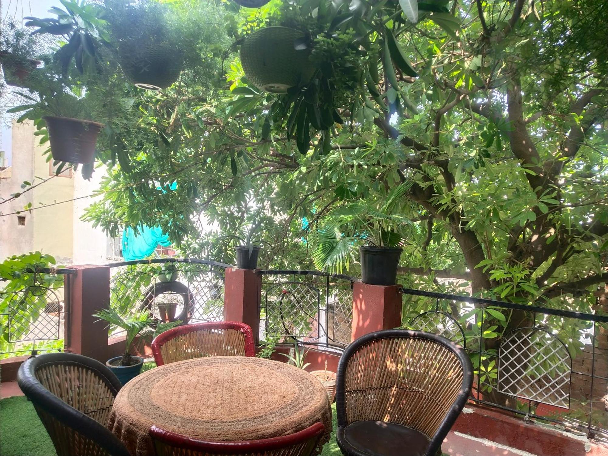 Kishan Home Stay Матхура Экстерьер фото